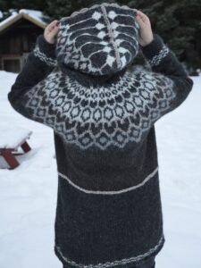 Read more about the article Icelandic Wool Sweater with hood. How to choose the Perfect One