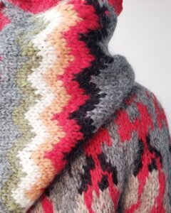 Icelandic wool sweater with hood